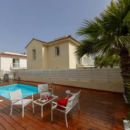 You And Your Family Will Love This 5 Star With Private Pool, Protaras 1458 パラリムニ