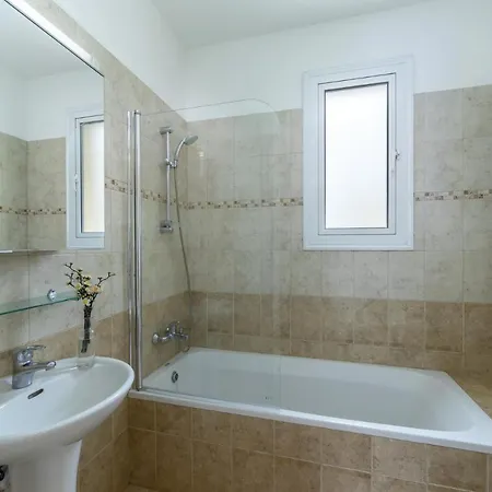 ヴィラ You And Your Family Will Love This 5 Star With Private Pool, Protaras 1458 パラリムニ